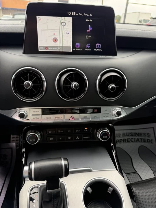 2019 Kia Stinger - Image 18 of 20