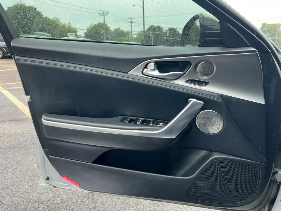 2019 Kia Stinger - Image 11 of 20