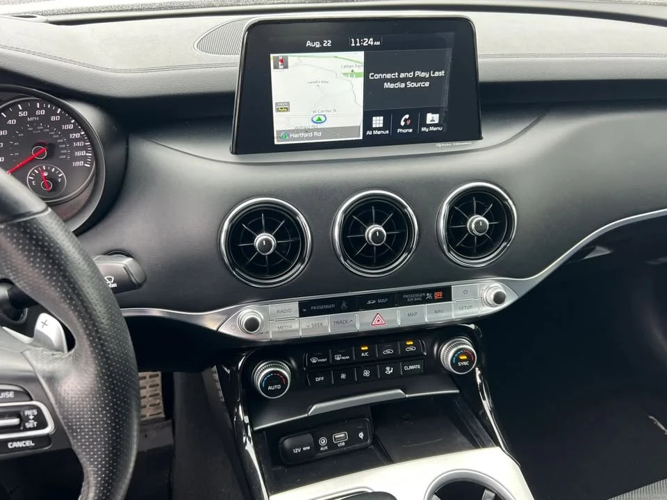 2019 Kia Stinger - Image 13 of 20