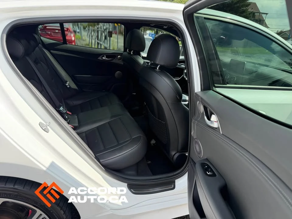 2019 Kia Stinger - Image 9 of 16