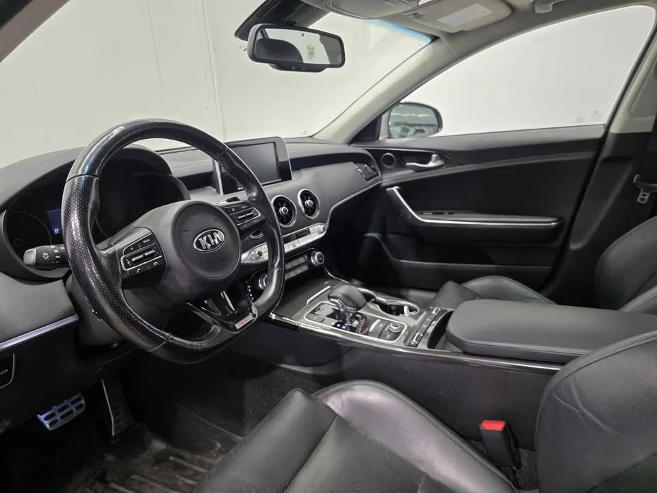 2019 Kia Stinger - Image 8 of 11