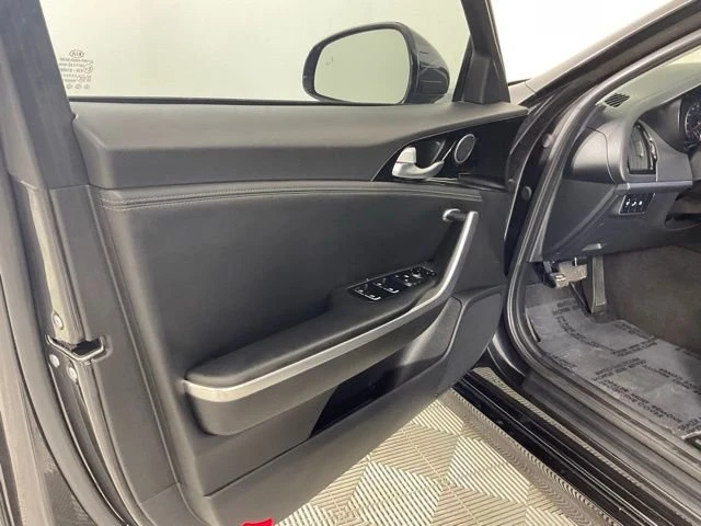 2019 Kia Stinger - Image 17 of 20