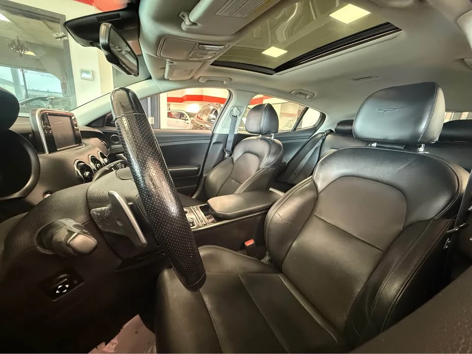 2019 Kia Stinger - Image 9 of 14