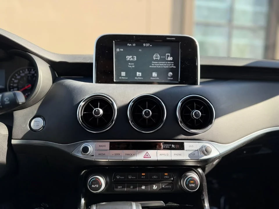 2019 Kia Stinger - Image 16 of 19