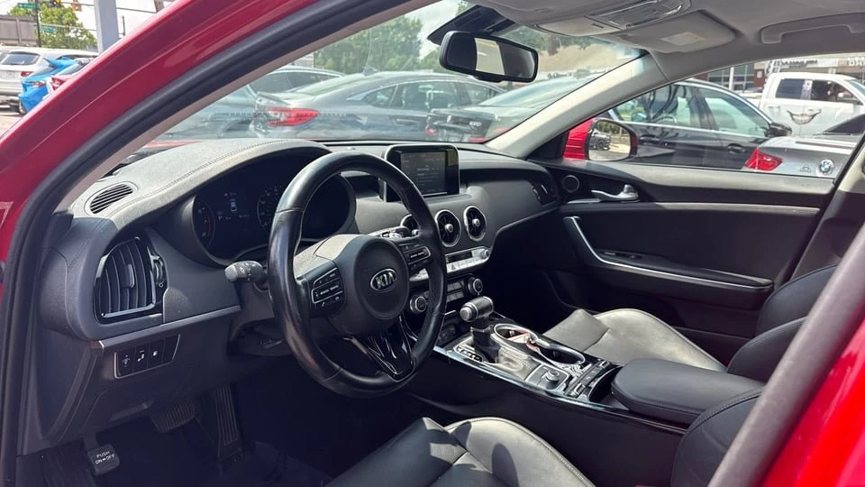 2019 Kia Stinger - Image 17 of 20
