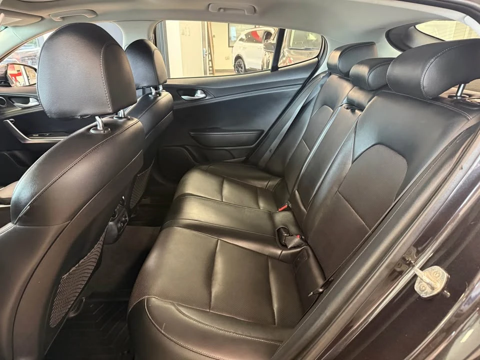 2019 Kia Stinger - Image 10 of 14