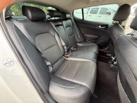 2019 Kia Stinger - Image 18 of 20