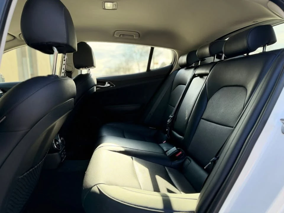 2019 Kia Stinger - Image 11 of 19