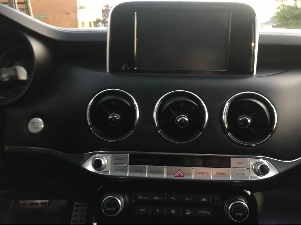 2019 Kia Stinger - Image 15 of 20