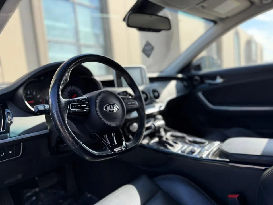 2019 Kia Stinger - Image 13 of 19