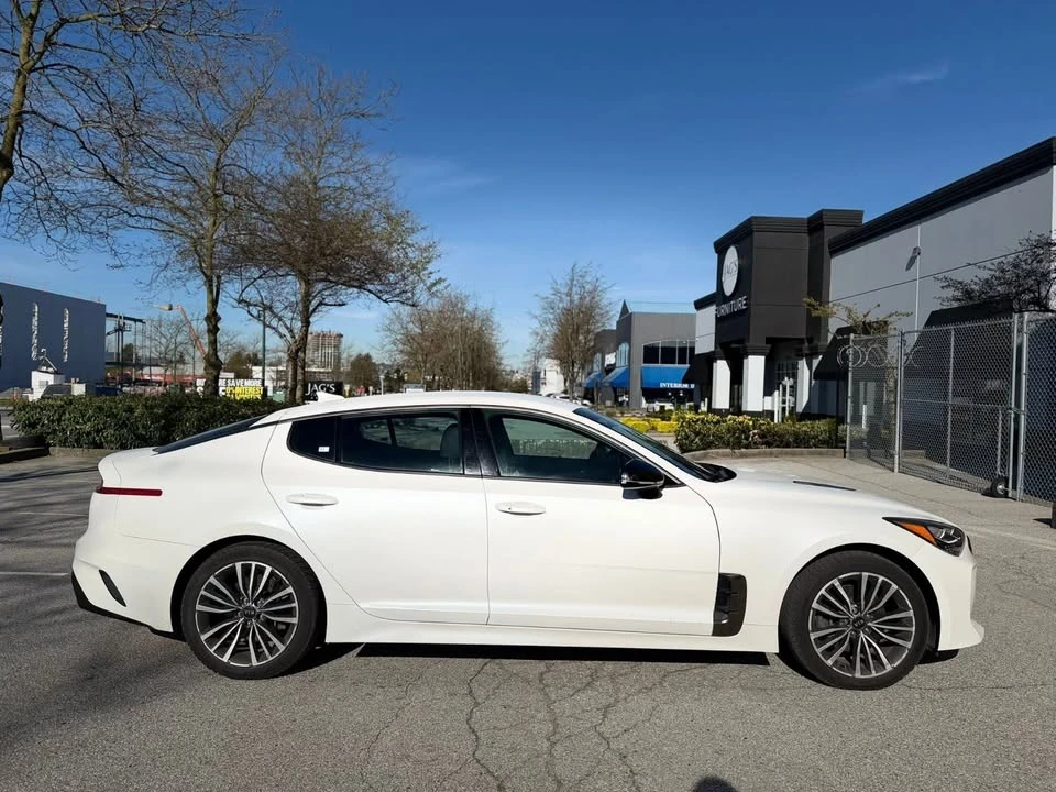 2019 Kia Stinger - Image 7 of 19