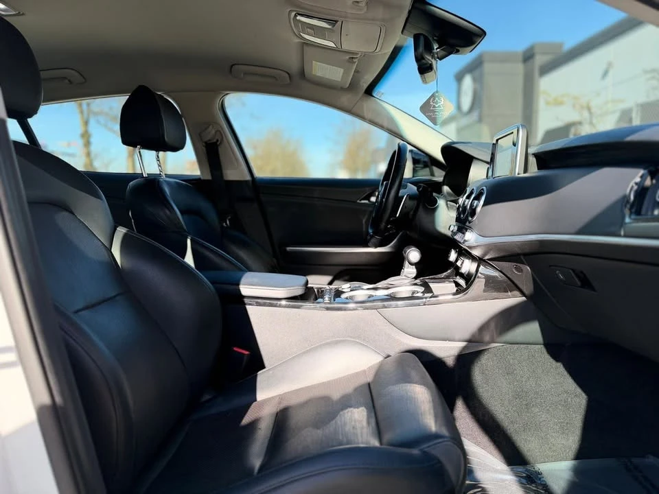 2019 Kia Stinger - Image 10 of 19