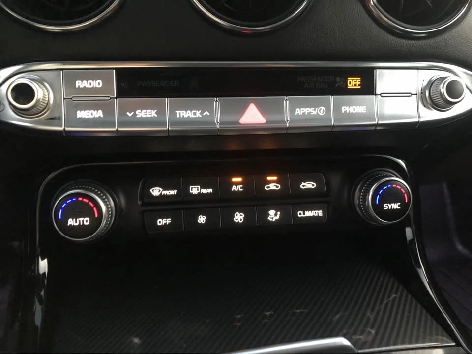 2019 Kia Stinger - Image 17 of 20
