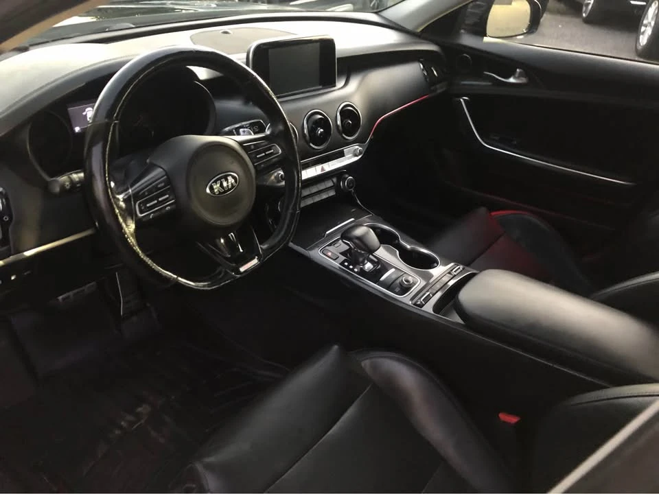 2019 Kia Stinger - Image 10 of 20