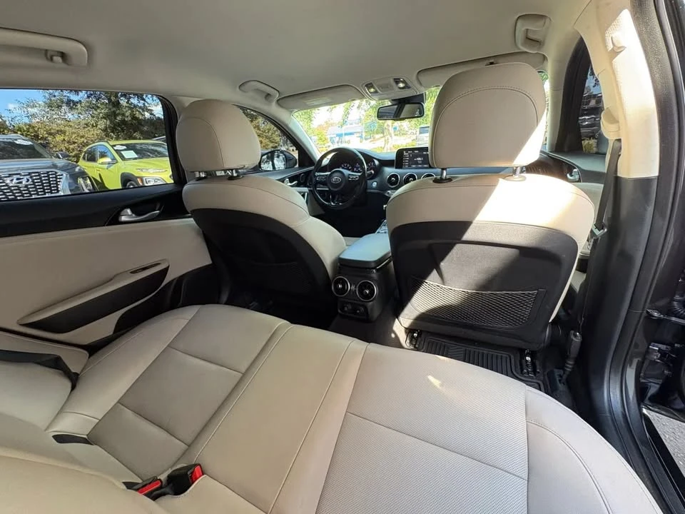 2019 Kia Stinger - Image 16 of 19