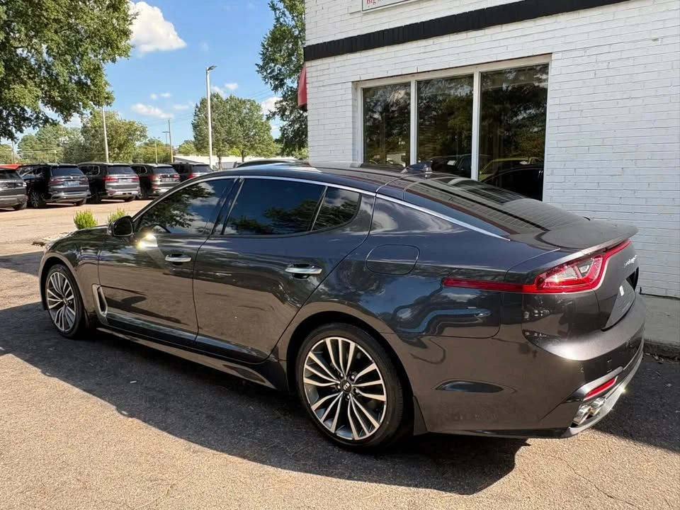 2019 Kia Stinger - Image 8 of 19