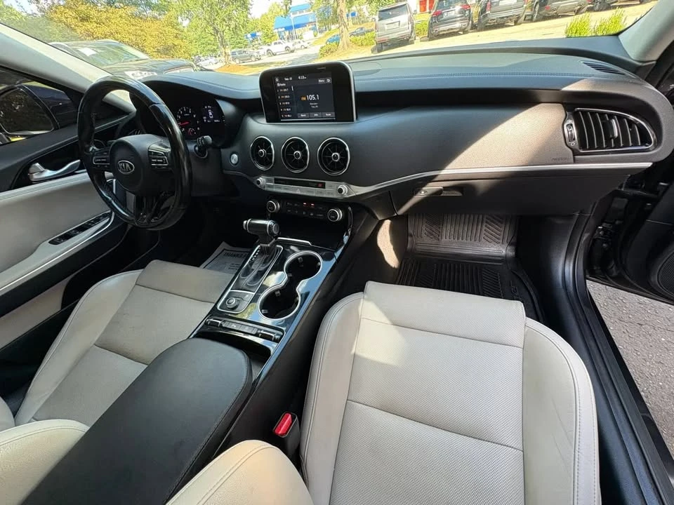 2019 Kia Stinger - Image 10 of 19