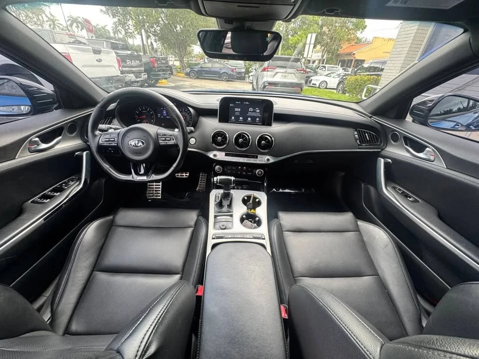 2019 Kia Stinger - Image 17 of 20