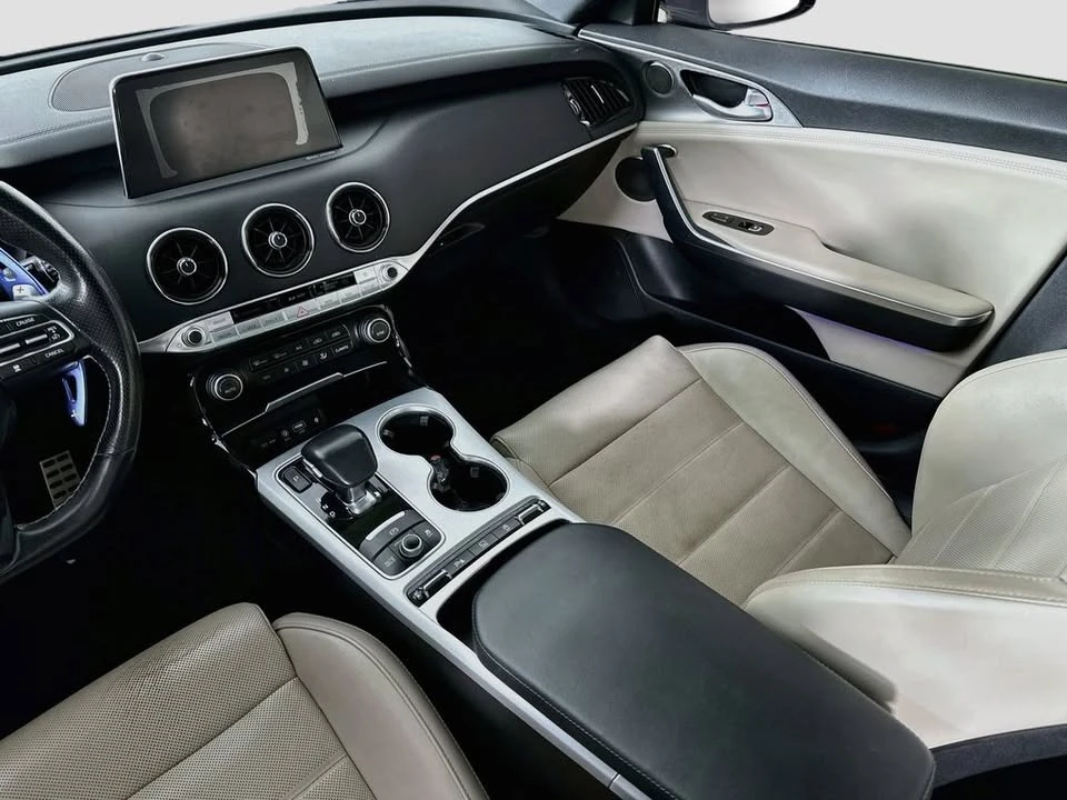 2019 Kia Stinger - Image 19 of 20