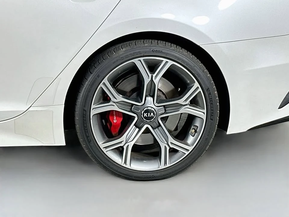 2019 Kia Stinger - Image 12 of 20