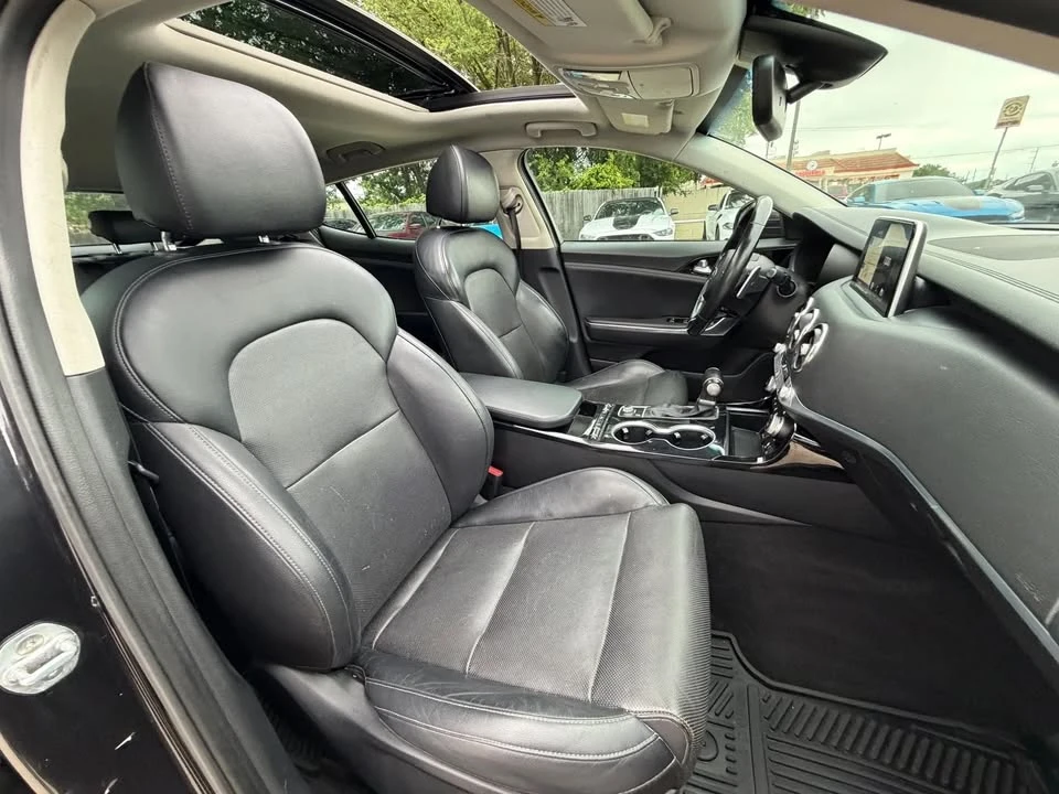 2019 Kia Stinger - Image 17 of 20