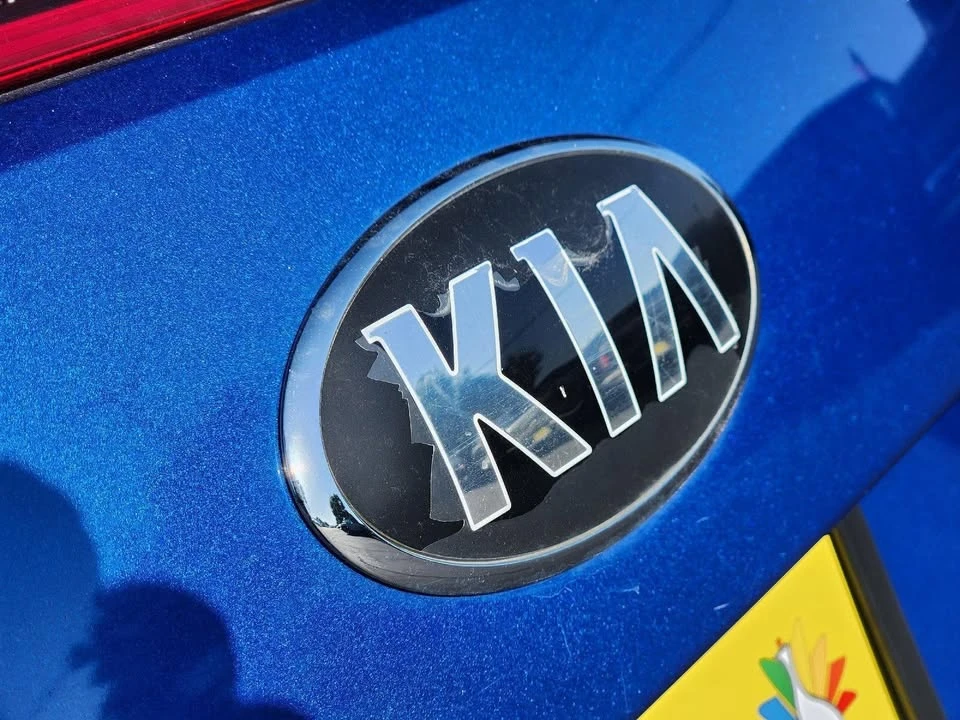 2019 Kia Stinger - Image 11 of 20