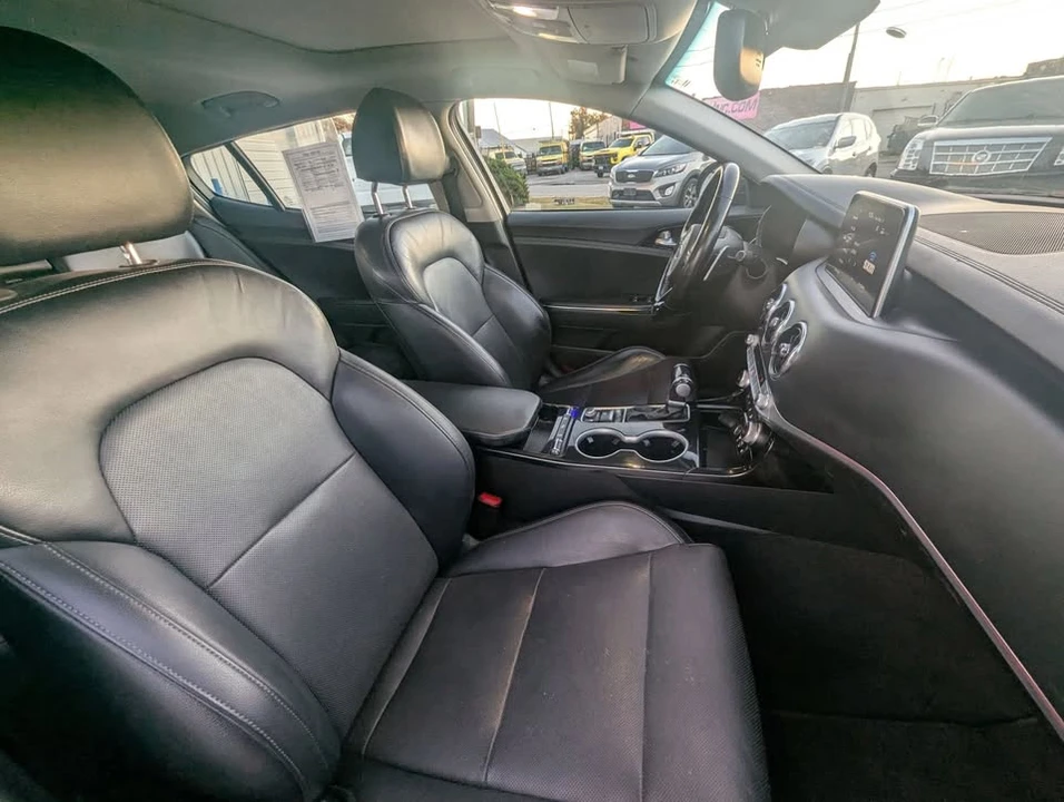 2019 Kia Stinger - Image 8 of 20