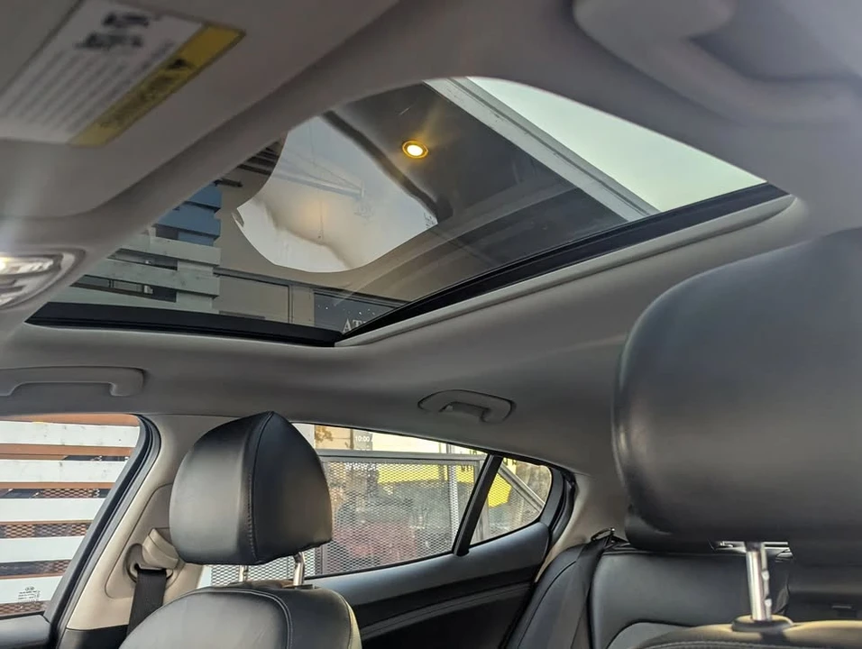 2019 Kia Stinger - Image 14 of 20