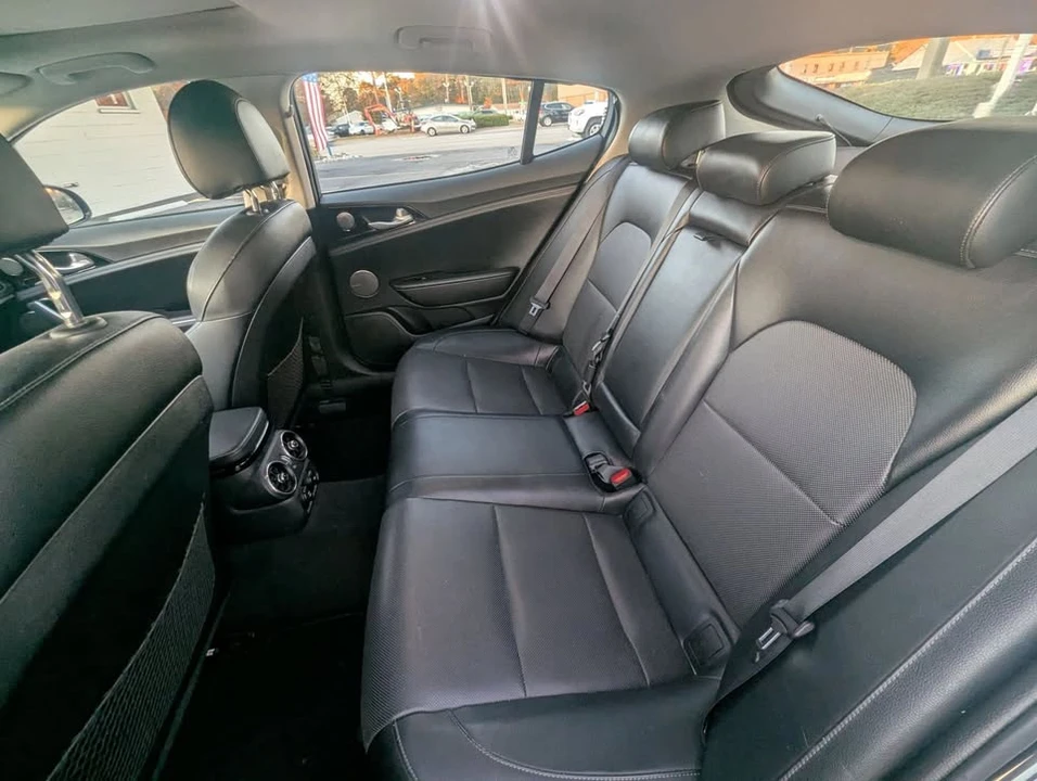 2019 Kia Stinger - Image 16 of 20
