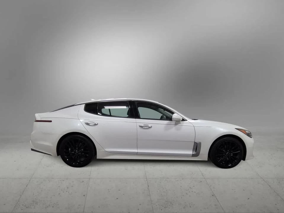 2019 Kia Stinger - Image 8 of 18
