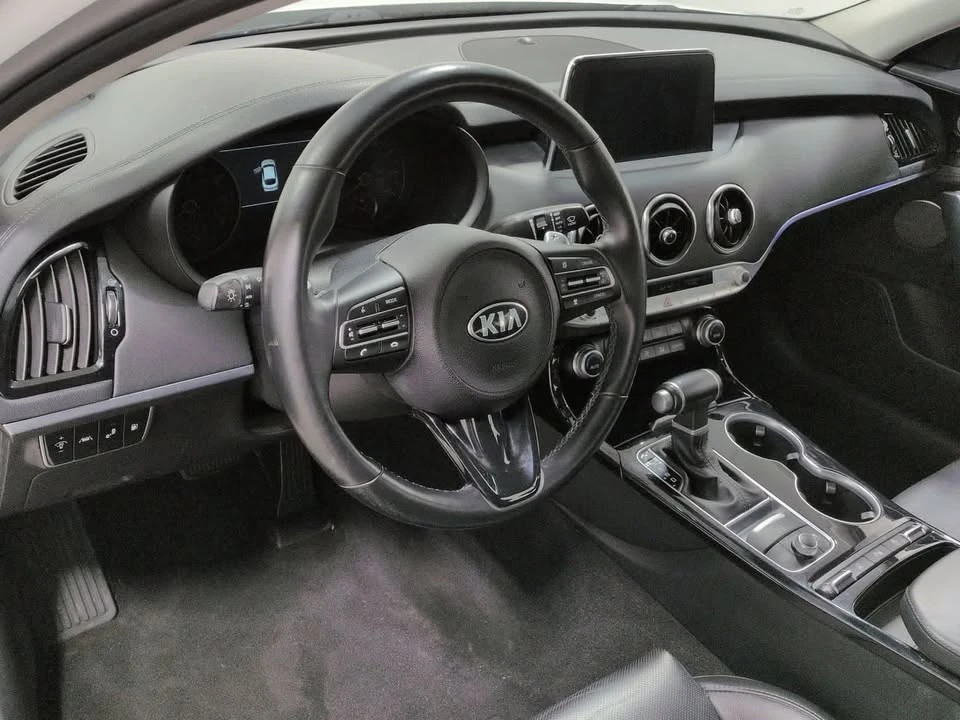2019 Kia Stinger - Image 9 of 18