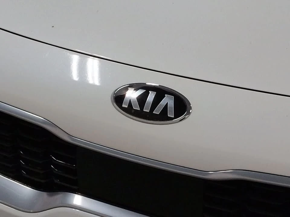 2019 Kia Stinger - Image 11 of 18