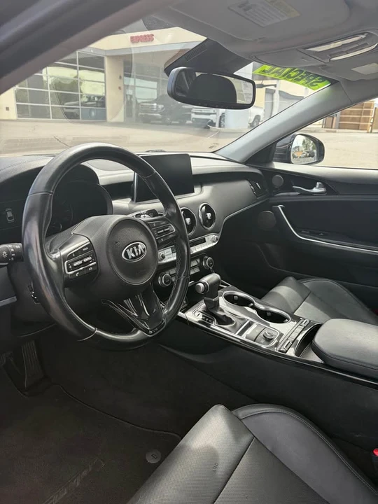 2019 Kia Stinger - Image 6 of 8