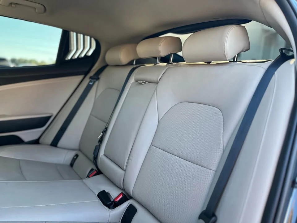 2019 Kia Stinger - Image 15 of 17