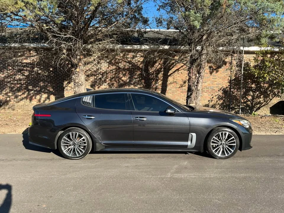 2019 Kia Stinger - Image 8 of 17