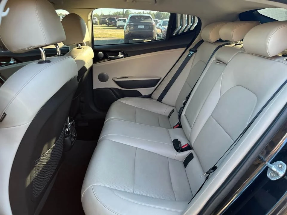 2019 Kia Stinger - Image 16 of 17