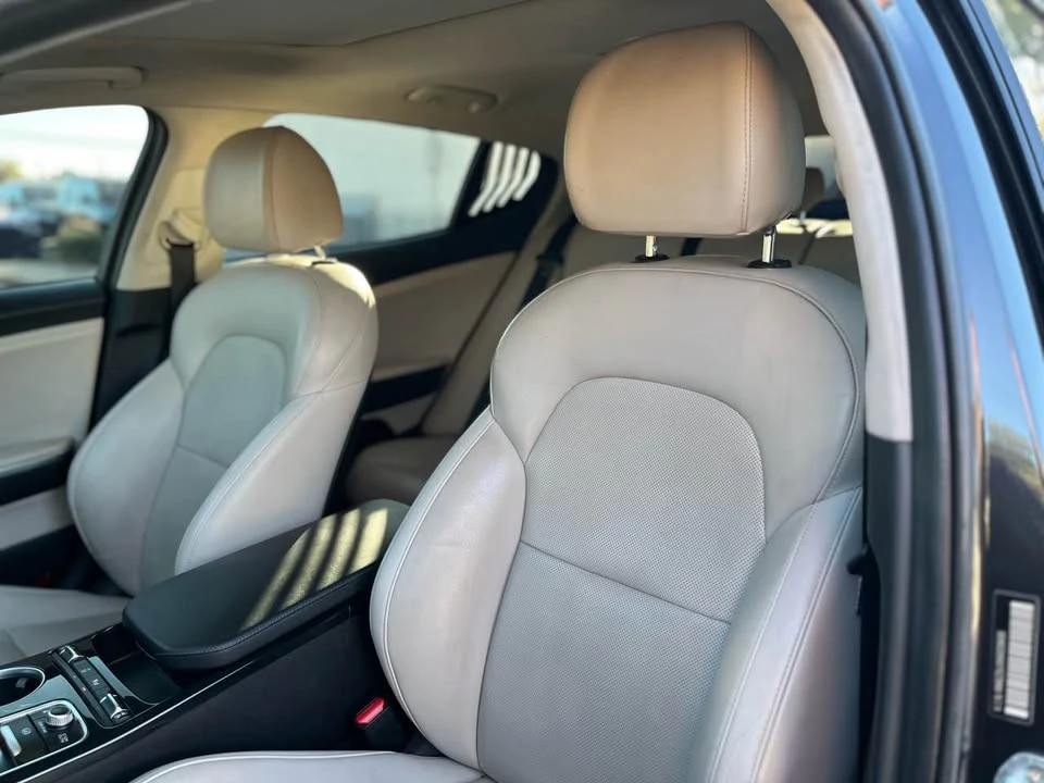 2019 Kia Stinger - Image 13 of 17