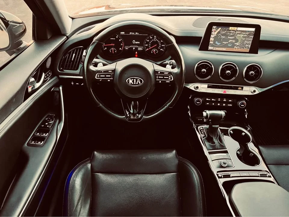 2019 Kia Stinger - Image 14 of 20