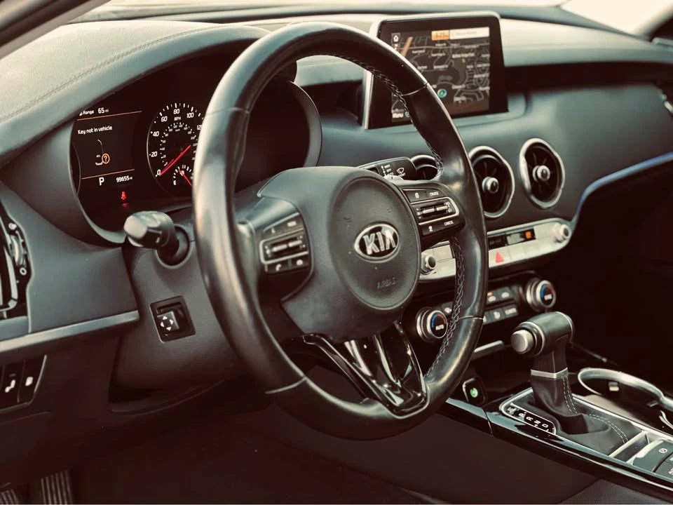 2019 Kia Stinger - Image 16 of 20