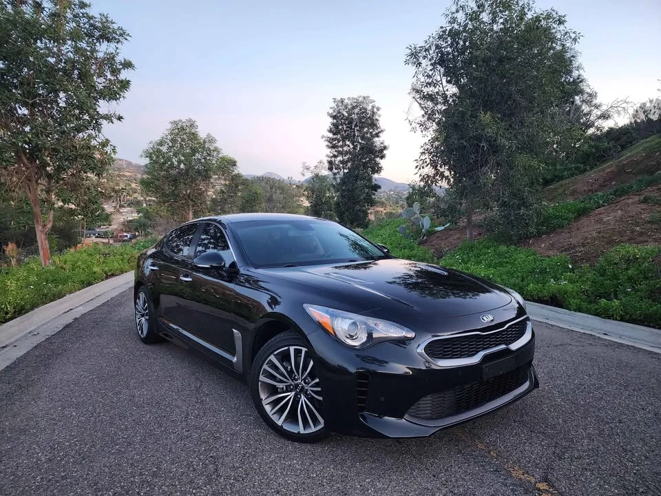 2019 Kia Stinger - Image 2 of 18