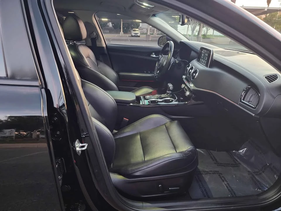 2019 Kia Stinger - Image 13 of 18