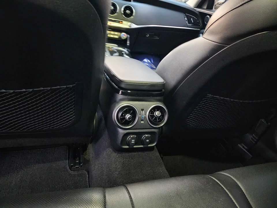 2019 Kia Stinger - Image 15 of 18