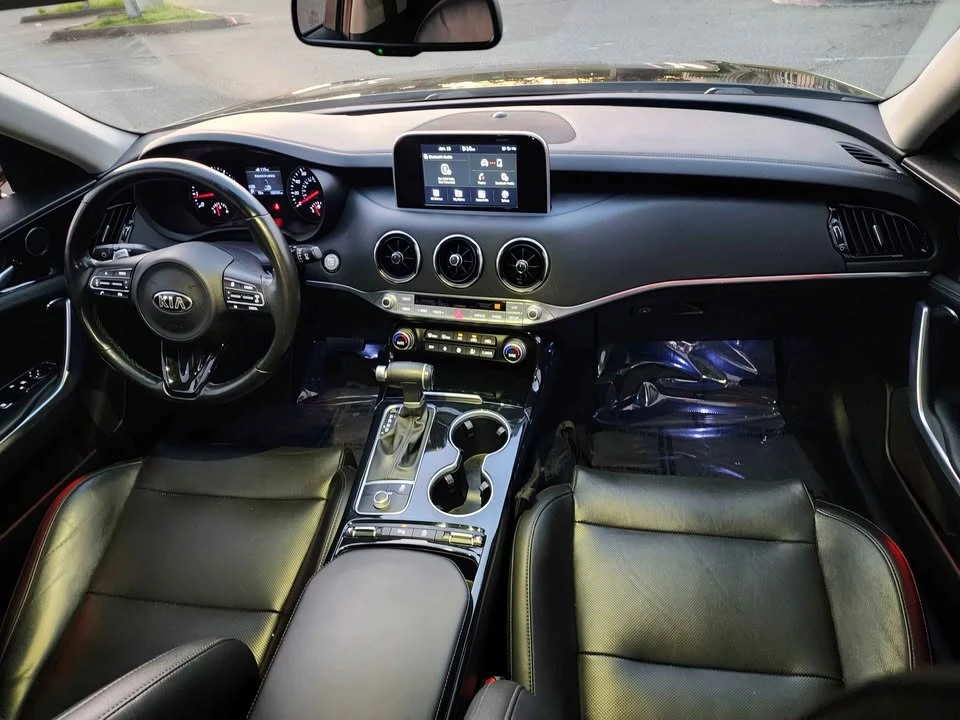 2019 Kia Stinger - Image 12 of 18