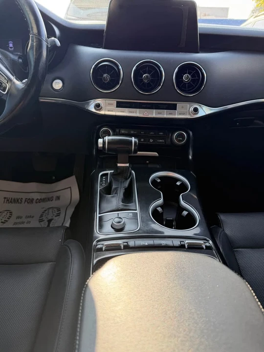 2019 Kia Stinger - Image 8 of 14