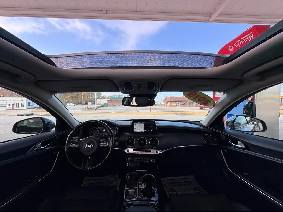 2019 Kia Stinger - Image 17 of 18
