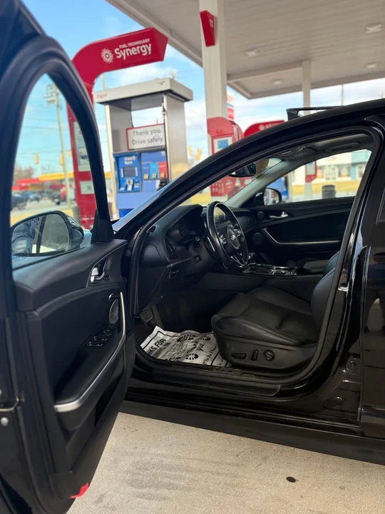 2019 Kia Stinger - Image 7 of 18