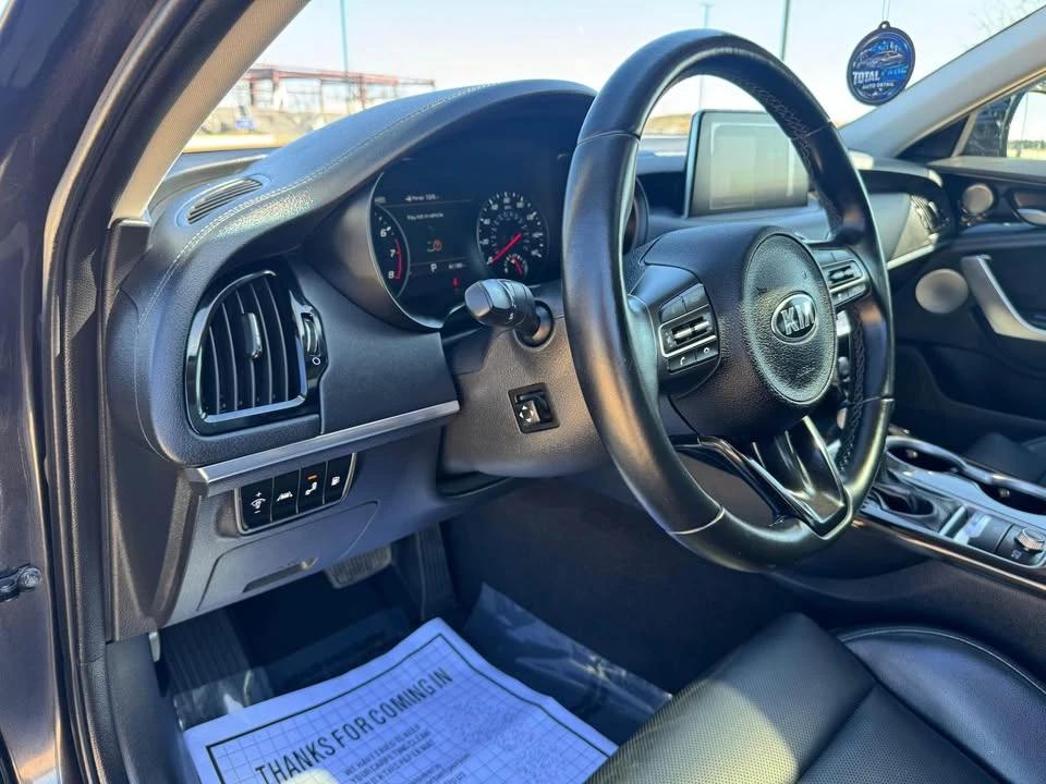 2019 Kia Stinger - Image 16 of 20