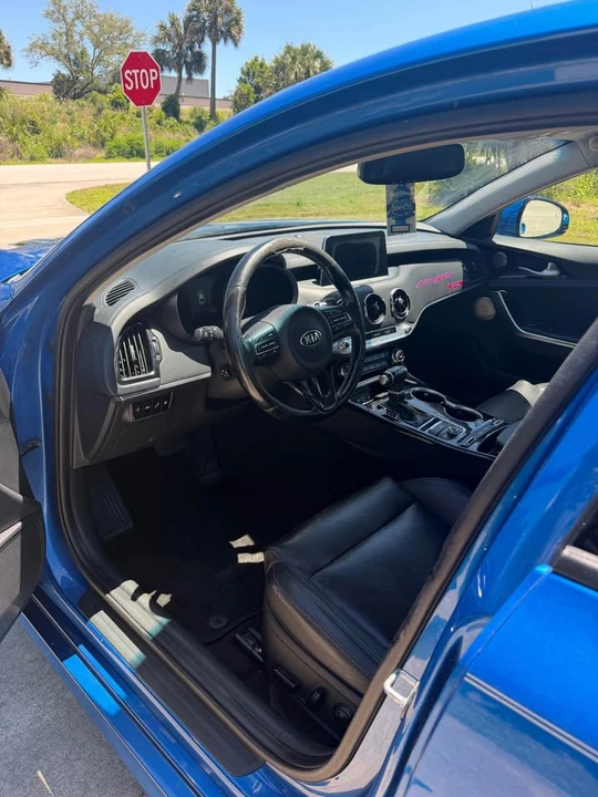 2019 Kia Stinger - Image 9 of 14