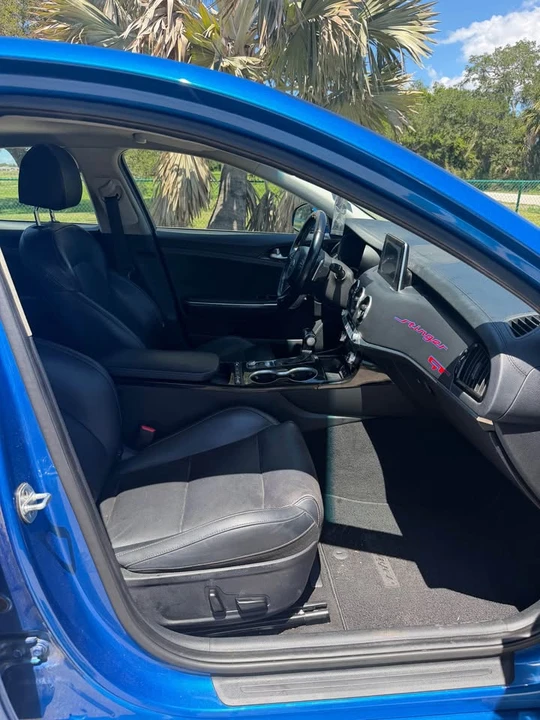 2019 Kia Stinger - Image 10 of 14