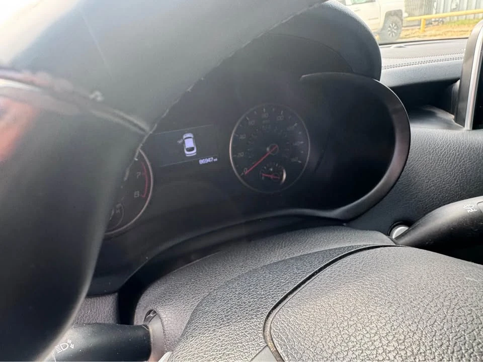 2019 Kia Stinger - Image 8 of 20